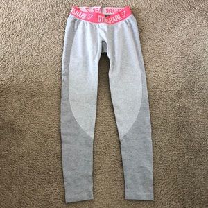 GYMSHARK light gray flex leggings